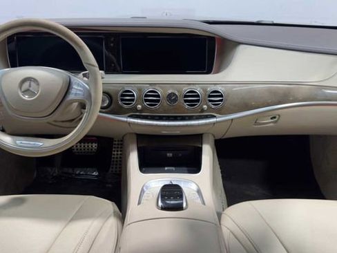 Used 2017 Mercedes-Benz S 550 Sedan image 18