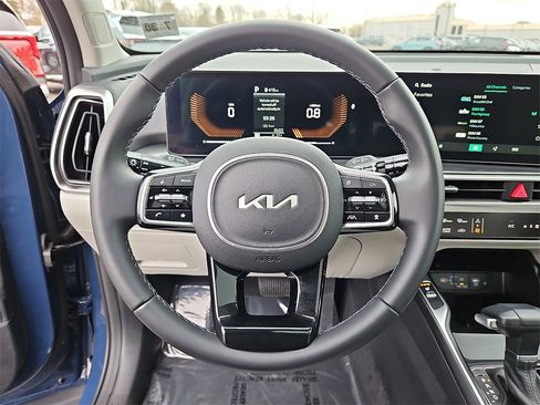 Certified 2025 Kia Sorento S w/ Panoramic Sunroof Package image 27