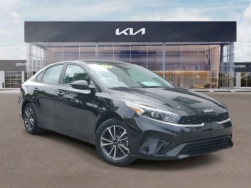Certified 2023 Kia Forte LXS FWD image 1