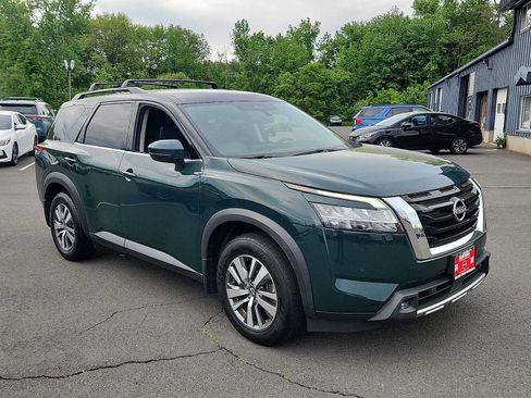 Used 2022 Nissan Pathfinder SL AWD/4WD image 3