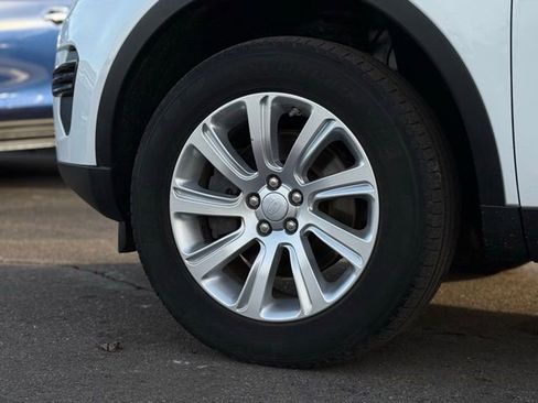 Used 2018 Land Rover Discovery Sport SE image 41