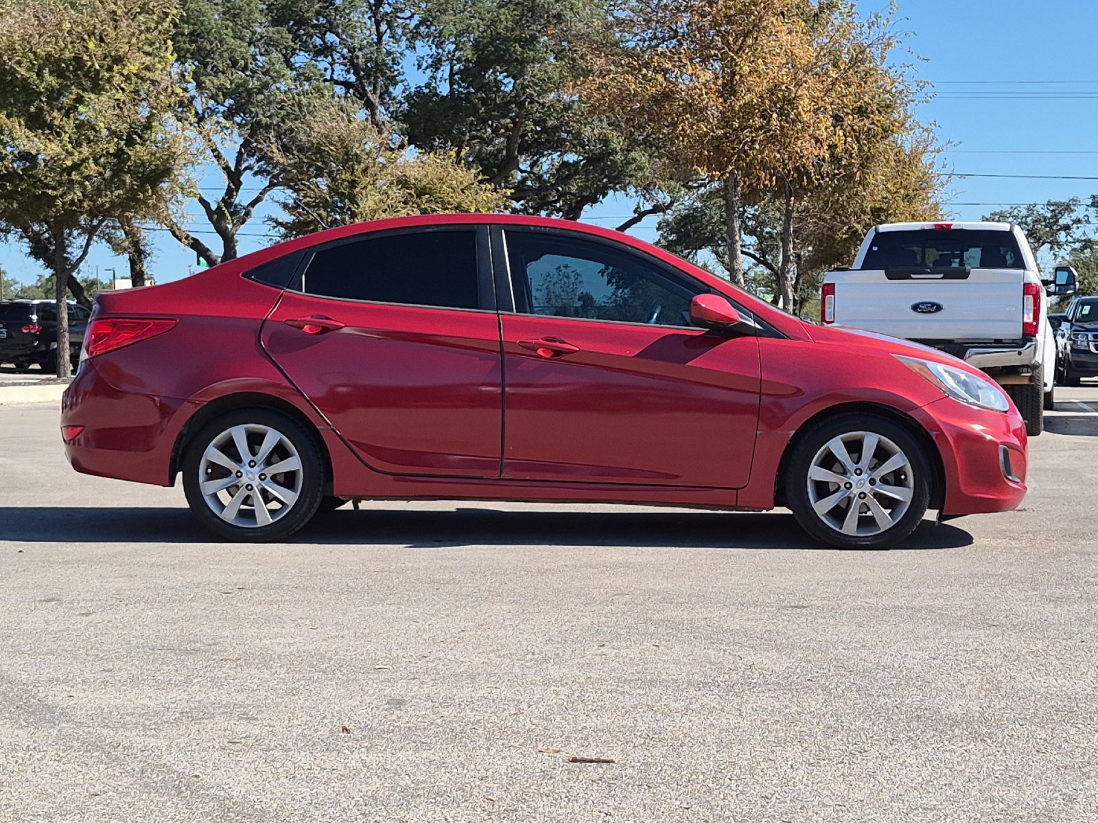 Used 2012 Hyundai Accent GLS FWD image 4