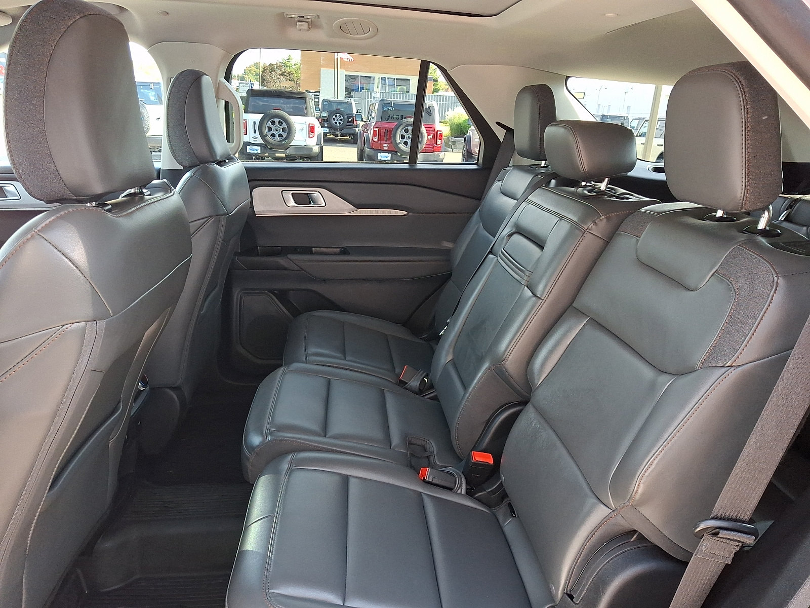 Used 2025 Ford Explorer Active w/ Active Comfort Package AWD/4WD image 11