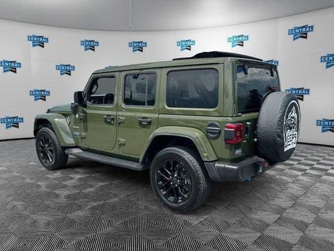 Used 2024 Jeep Wrangler Unlimited Sahara w/ Technology Group AWD/4WD image 3