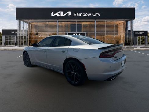 Used 2022 Dodge Charger SXT w/ Driver Convenience Group RWD image 6