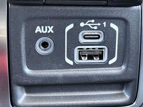 Used 2025 Jeep Gladiator Sport AWD/4WD image 29