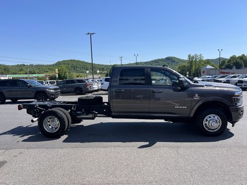 Used 2026 RAM 3500 Big Horn w/ Laramie Trim Package AWD/4WD image 4