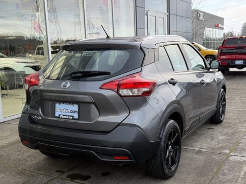 Used 2018 Nissan Kicks S image 8