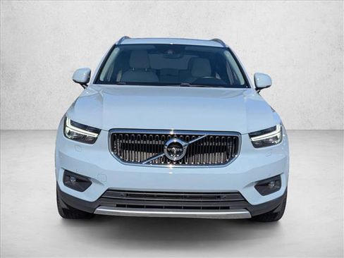 Used 2019 Volvo XC40 T5 Momentum image 2