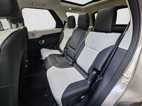 Certified 2025 Land Rover Discovery S AWD/4WD image 15