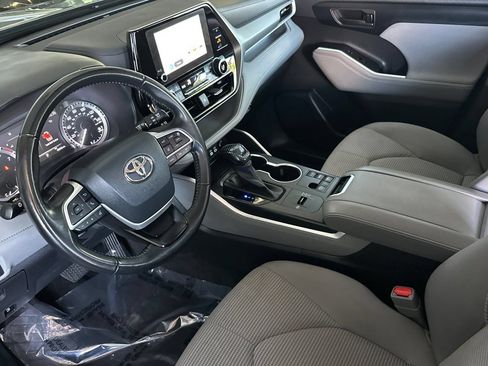 Used 2023 Toyota Highlander LE FWD image 10