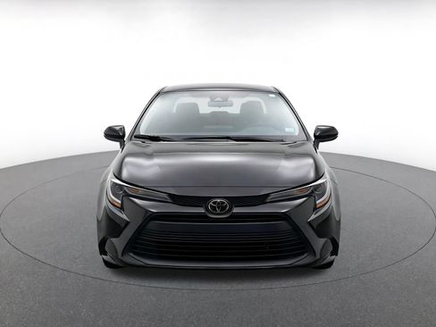 Used 2025 Toyota Corolla LE FWD image 2