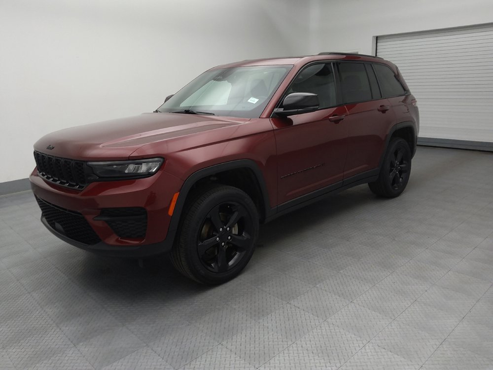 Used 2023 Jeep Grand Cherokee Altitude AWD/4WD image 2