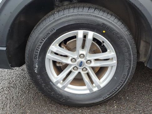 Used 2023 Ford Explorer XLT image 7