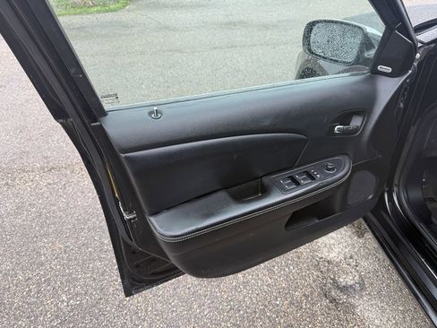 Used 2013 Chrysler 200 Limited FWD image 11