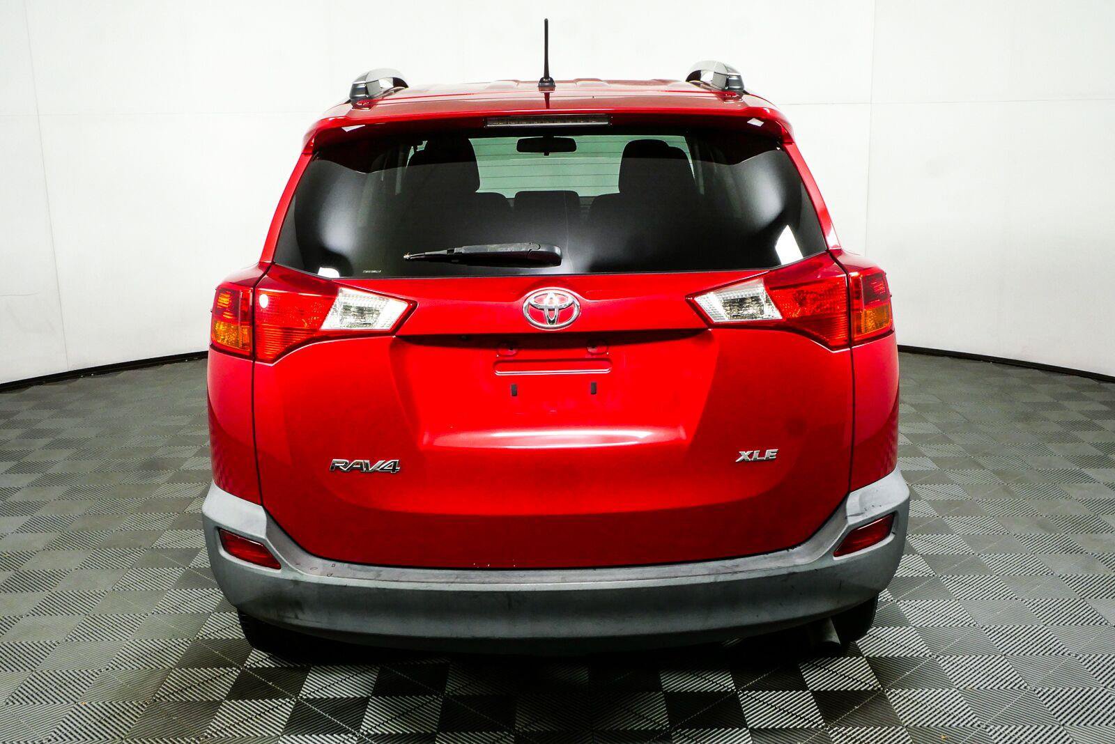 Used 2013 Toyota RAV4 XLE FWD image 25