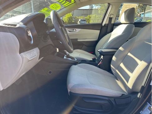 Used 2022 Kia Forte LXS w/ LXS Technology Package image 14