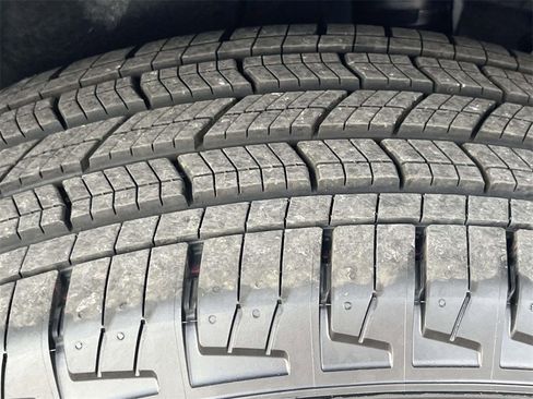 New 2025 Jeep Grand Cherokee Laredo w/ Luxury Tech Group I image 12