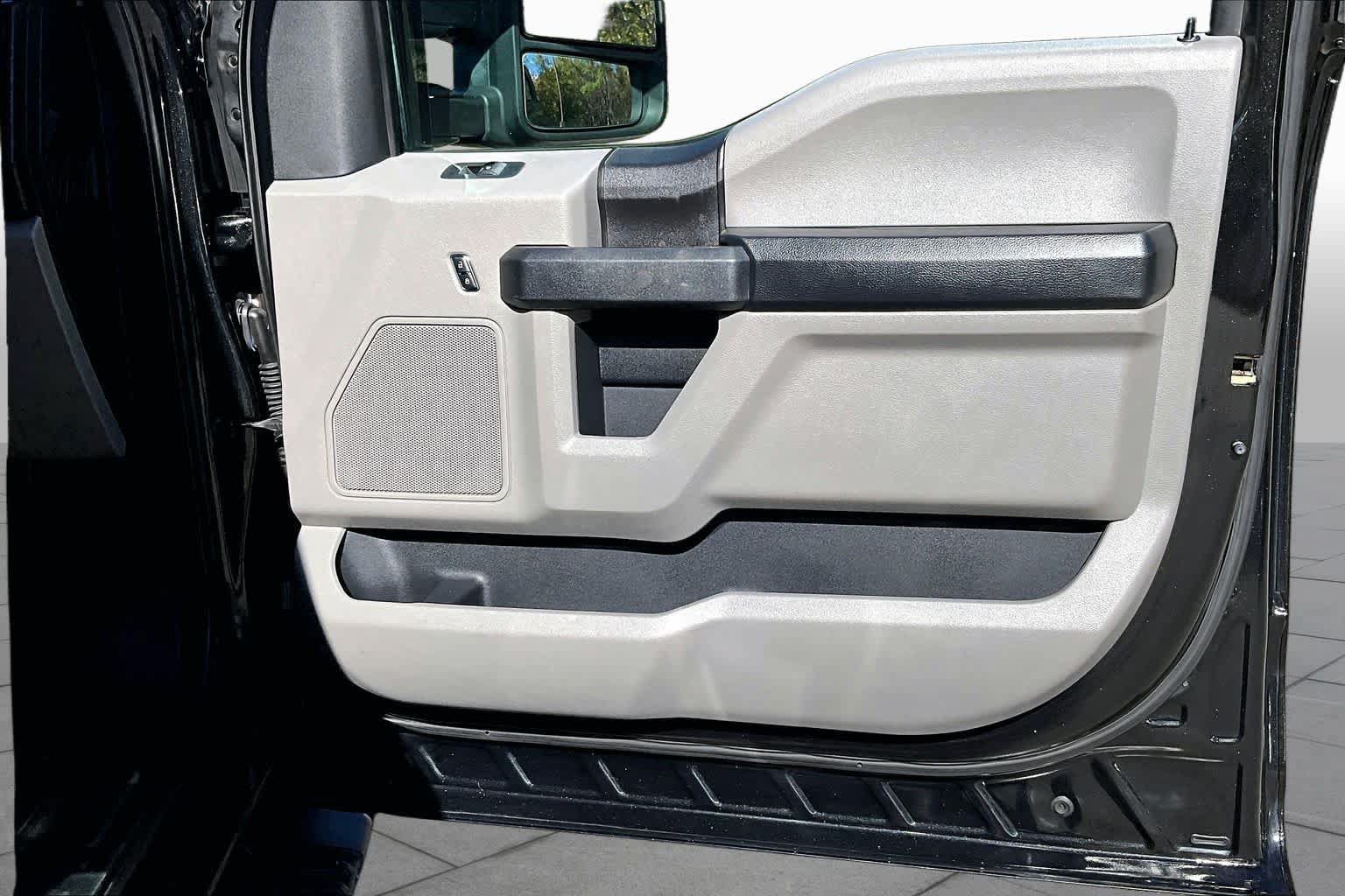 Used 2015 Ford F150 XL w/ Equipment Group 101A Mid AWD/4WD image 23