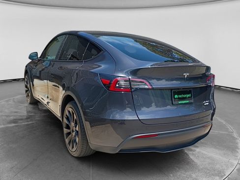 Used 2024 Tesla Model Y Long Range AWD/4WD image 2