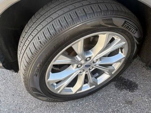 Used 2020 Ford Explorer XLT w/ Equipment Group 202A RWD image 24
