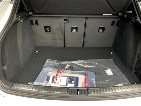 New 2025 Porsche Macan image 20