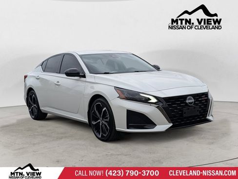 Certified 2024 Nissan Altima 2.5 SR image 1