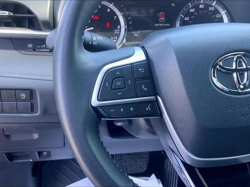 Used 2023 Toyota Highlander XSE FWD image 24