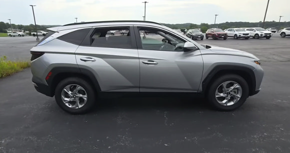 Used 2022 Hyundai Tucson SEL w/ Cargo Package AWD/4WD image 6