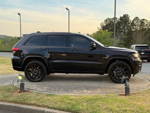Used 2021 Jeep Grand Cherokee Laredo X image 8