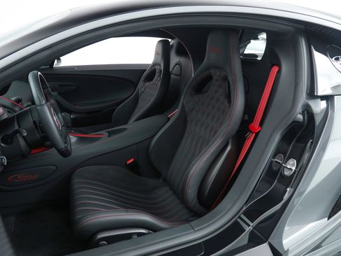 Used 2024 Bugatti Chiron Super Sport image 5