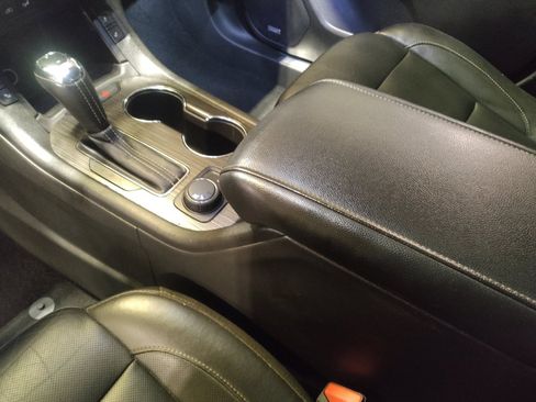 Used 2019 GMC Acadia SLT image 26