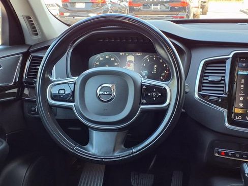 Used 2018 Volvo XC90 T5 Momentum w/ Convenience Package image 9