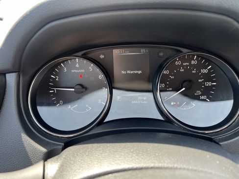 Used 2017 Nissan Rogue S AWD/4WD image 18