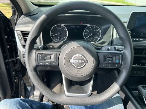 Used 2024 Nissan Rogue SV AWD/4WD image 13