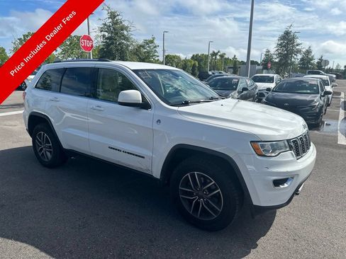 Used 2019 Jeep Grand Cherokee Laredo w/ 18" Wheel & 8.4" Radio Group AWD/4WD image 7
