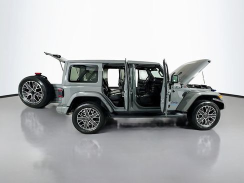 Used 2023 Jeep Wrangler Unlimited Sahara AWD/4WD image 25