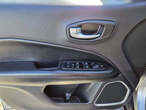 Used 2020 Jeep Compass Latitude image 17