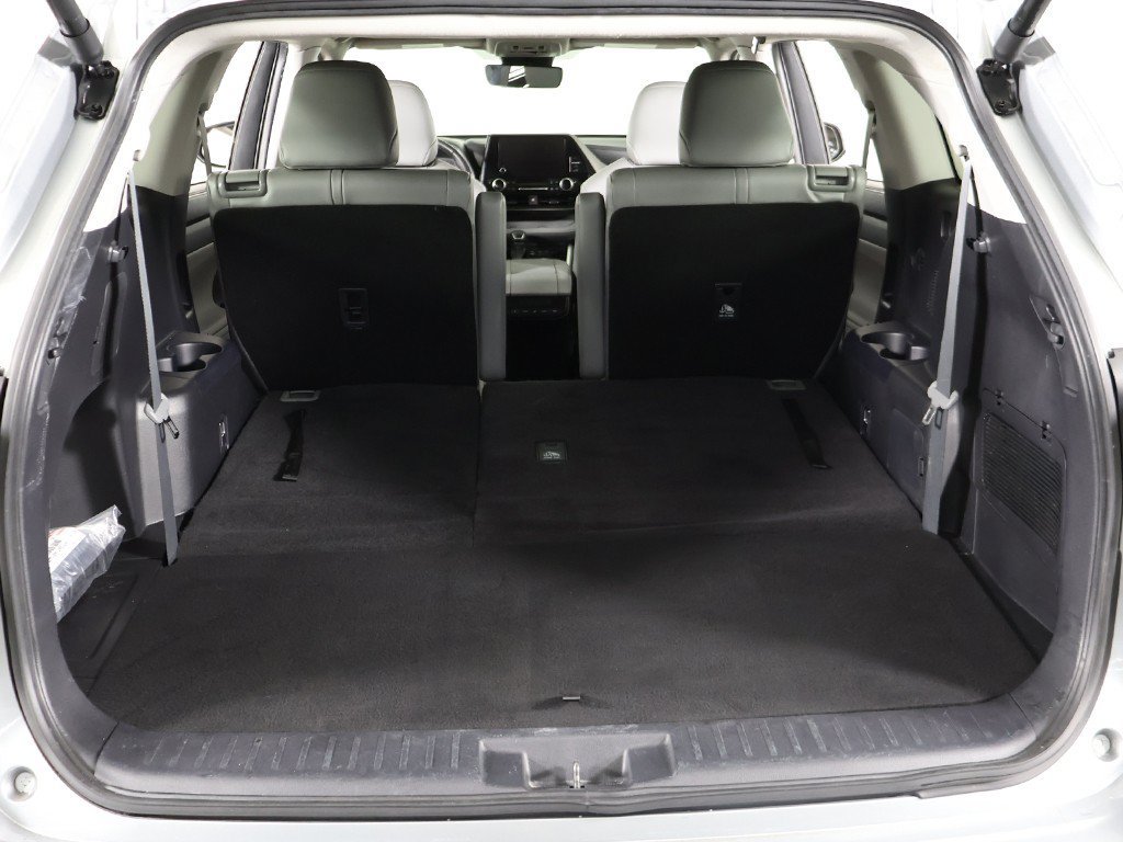 Used 2024 Toyota Highlander XLE AWD/4WD image 20