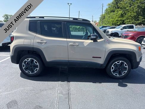 Used 2016 Jeep Renegade Trailhawk AWD/4WD image 4
