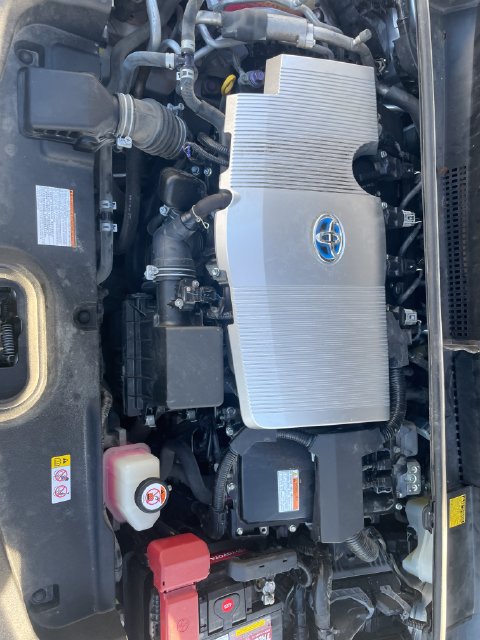 Used 2017 Toyota Prius Prime Advanced w/ Carpet Mat Package FWD image 32
