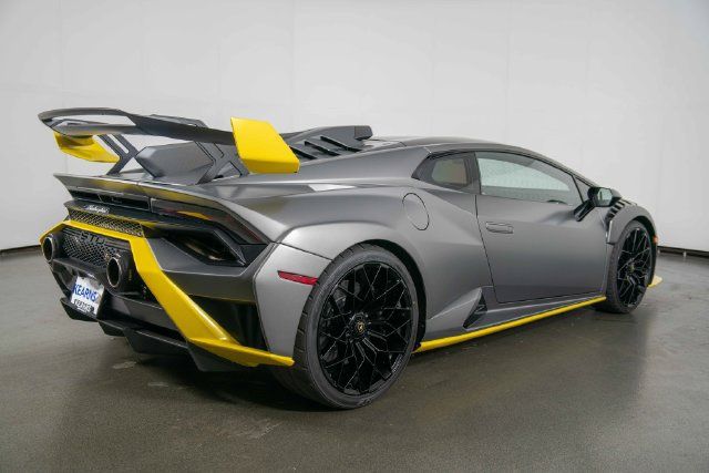 Used 2022 Lamborghini Huracan STO RWD image 8