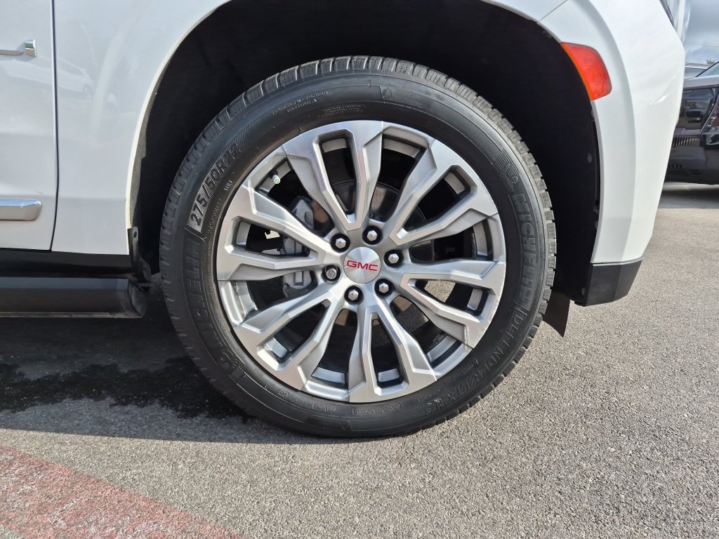 Used 2021 GMC Yukon Denali w/ Denali Premium Package RWD image 13