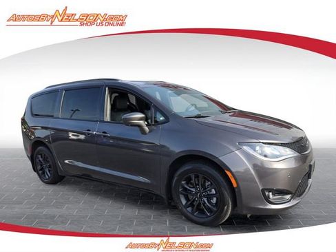 Used 2020 Chrysler Pacifica Touring-L w/ Advanced Safetytec Group AWD/4WD image 1