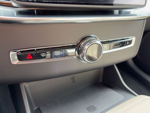 Certified 2026 Volvo XC90 B6 Plus w/ Protection Package AWD/4WD image 17