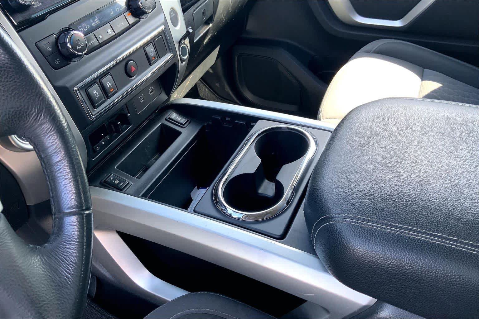 Used 2020 Nissan Titan SV w/ SV Convenience Package RWD image 16