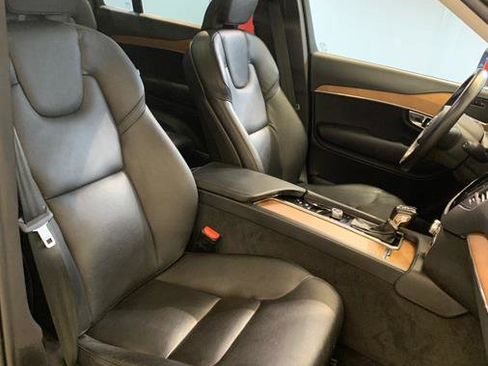 Used 2022 Volvo XC90 T6 Momentum w/ Climate Package image 46