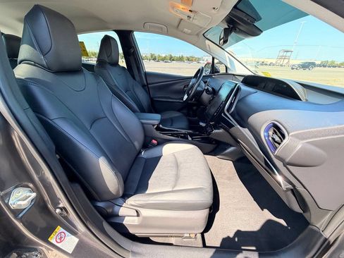 Used 2018 Toyota Prius Four Touring FWD image 13
