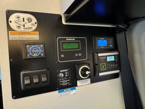 Used 2020 Mercedes-Benz Sprinter 2500 w/ Premium Plus Package image 58