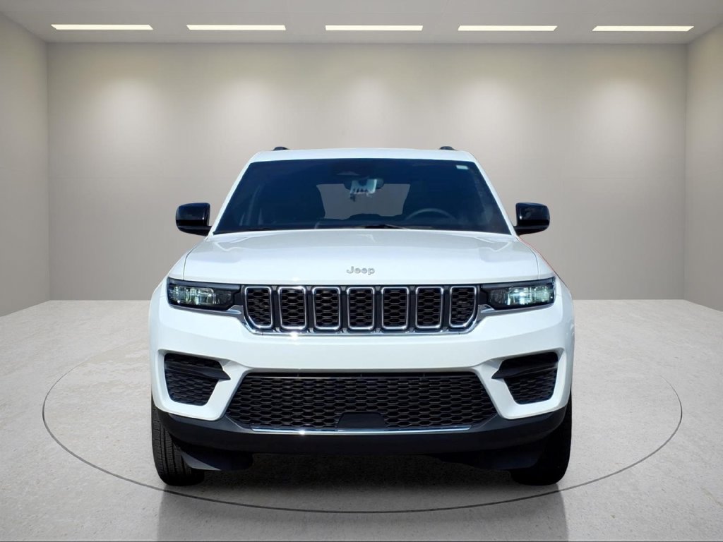Used 2024 Jeep Grand Cherokee Laredo X w/ Luxury Tech Group I AWD/4WD image 27